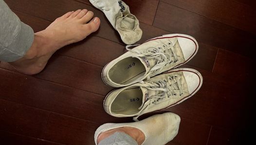 After Run Sweaty Stinky Converse Chucks, Socks, Feet + Cock Stroking