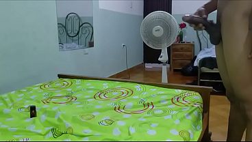 atlético semental moreno con una enorme bbc folla pasivo crossdresser, le llena de leche el culo y lo hace gritar de dolor y placer. Parte 2. Interracial, sexo gay, big dick, monster cock